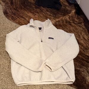 Patagonia white fuzzy quarter zip size medium